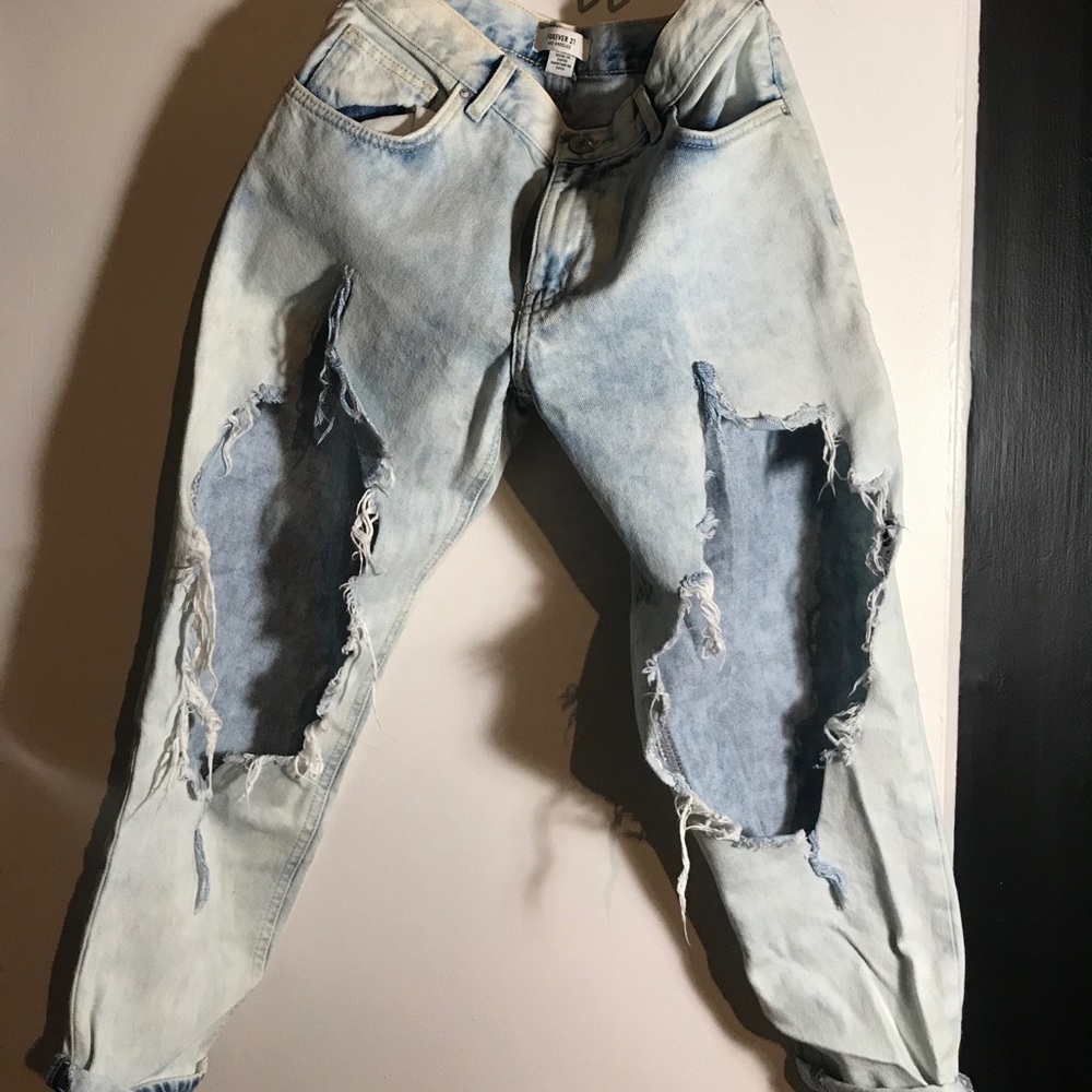SEXY SUPER RIPPED BLEACHED JEANS
